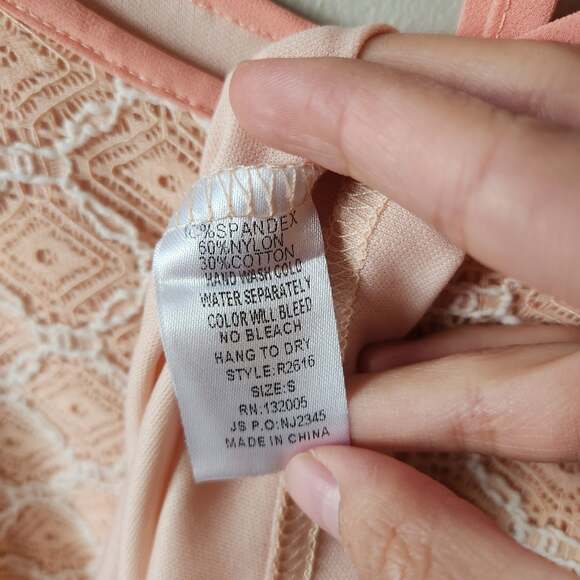 Entro Peach Pink Strappy Tie Back Crochet Lace Ruffle Romper - Picture 8 of 9